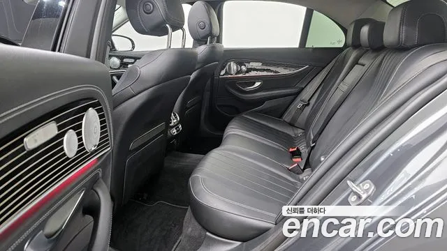 Mercedes-Benz E-Class 2017 — фото 13