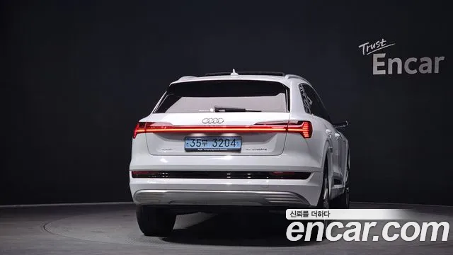 Audi e-tron 2021 — фото 4