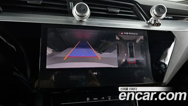 Audi e-tron 2021 — фото 15