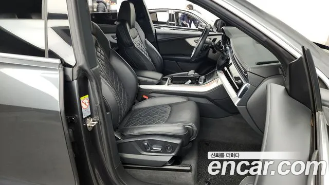 Audi Q8 2020 — фото 11