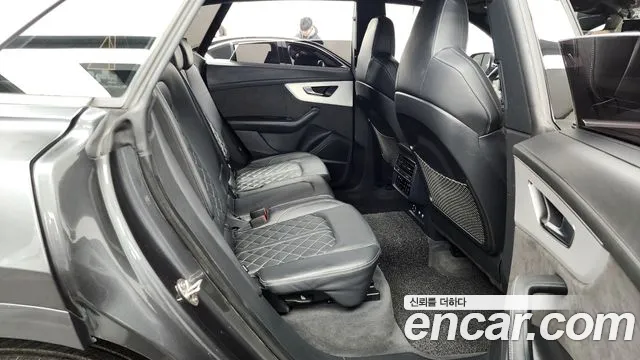Audi Q8 2020 — фото 12
