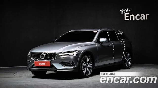 Volvo V60 2020 — фото 1