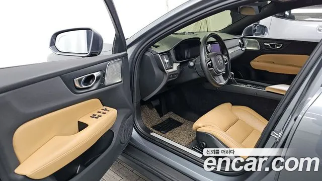 Volvo V60 2020 — фото 10