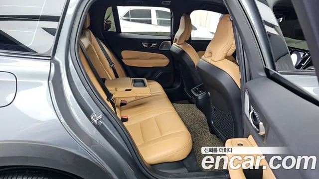 Volvo V60 2020 — фото 12