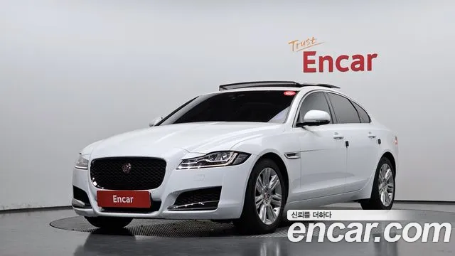 Jaguar XF 2018 — фото 1