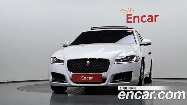Jaguar XF 2018 — фото 3