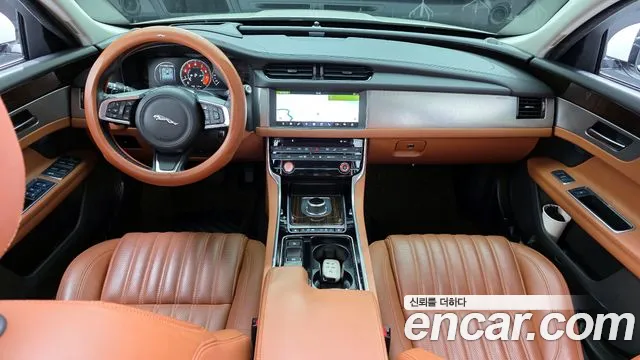 Jaguar XF 2018 — фото 7