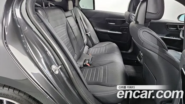 Mercedes-Benz C-Class 2023 — фото 11