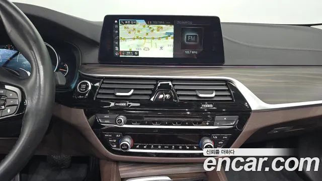 BMW 5-Series 2018 — фото 14