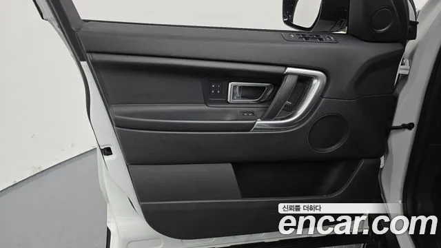 Land Rover Discovery Sport 2017 — фото 17