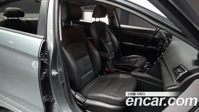 Hyundai AVANTE 2016 — фото 10