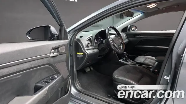 Hyundai AVANTE 2016 — фото 11