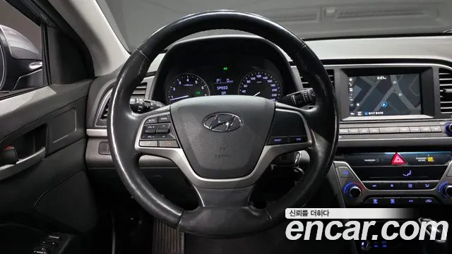 Hyundai AVANTE 2016 — фото 13