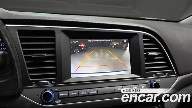 Hyundai AVANTE 2016 — фото 15