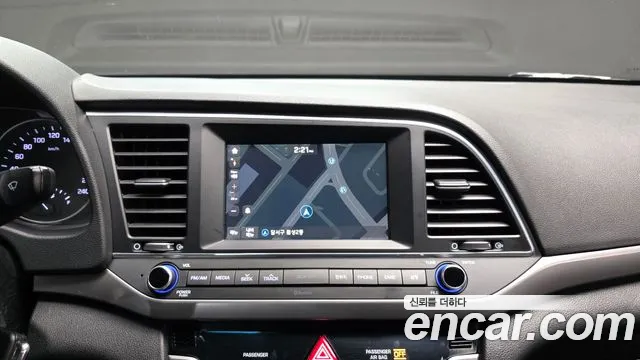 Hyundai AVANTE 2016 — фото 16