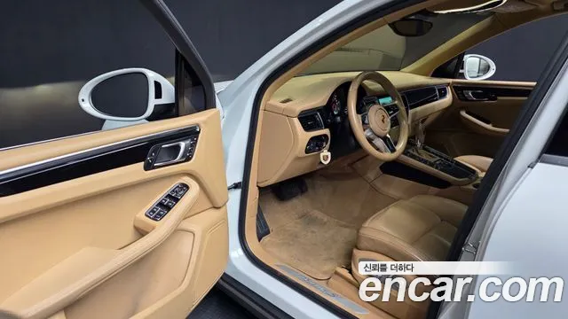 Porsche Macan 2015 — фото 10