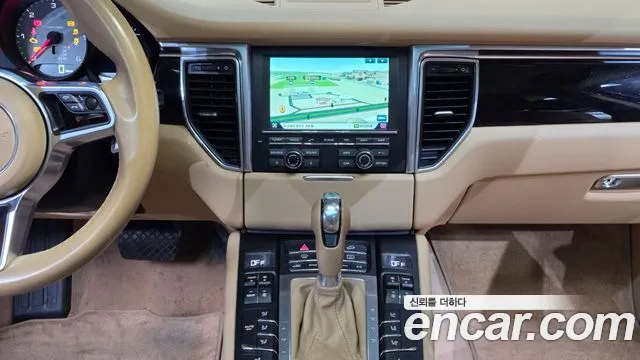 Porsche Macan 2015 — фото 14