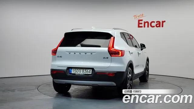 Volvo XC40 2021 — фото 4