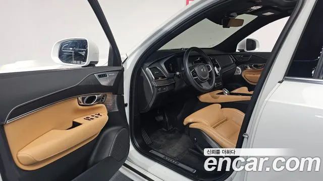 Volvo XC90 2022 — фото 10
