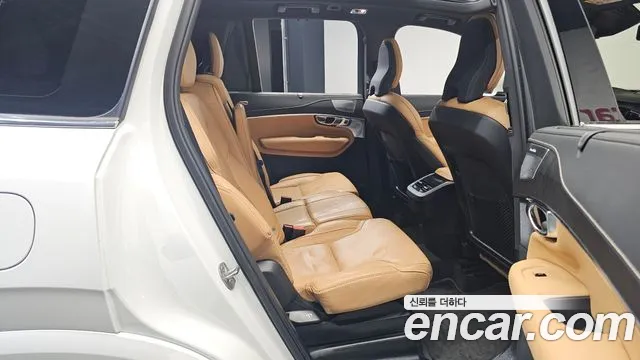 Volvo XC90 2022 — фото 12