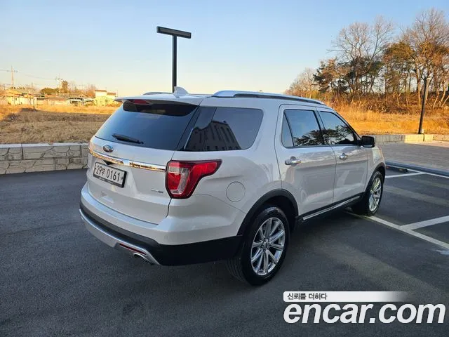 Ford Explorer 2016 — фото 10