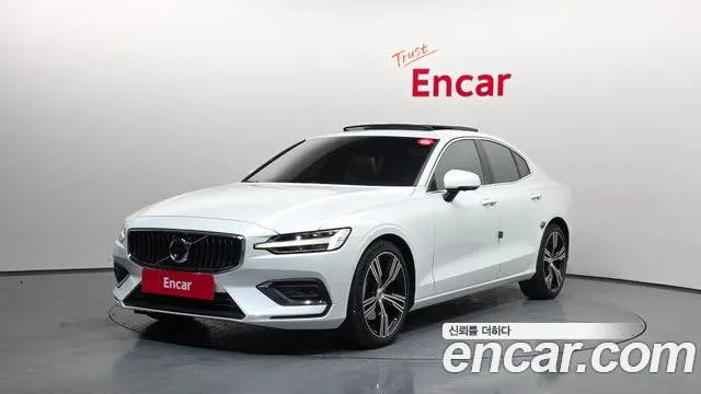 Volvo S60 2022 — фото 1