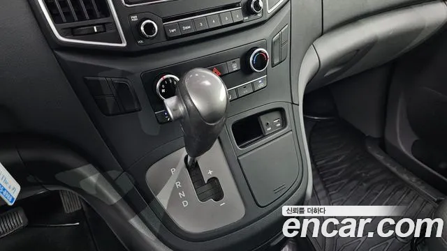 Hyundai Starex 2019 — фото 9