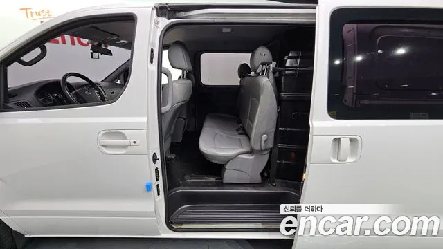 Hyundai Starex 2019 — фото 11