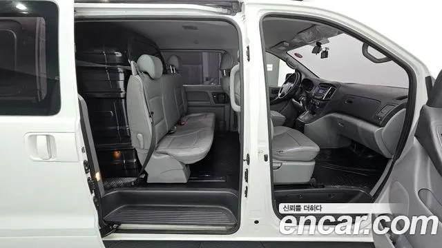 Hyundai Starex 2019 — фото 12