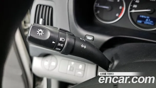 Hyundai Starex 2019 — фото 16