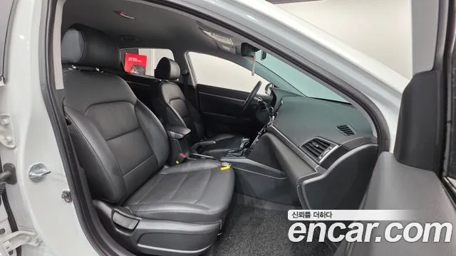 Hyundai AVANTE 2016 — фото 10