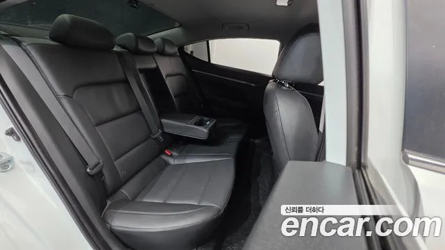 Hyundai AVANTE 2016 — фото 19