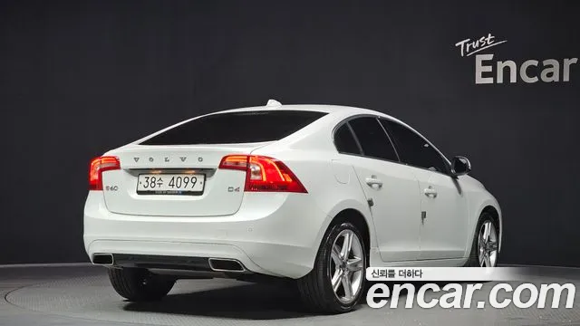 Volvo S60 2017 — фото 2