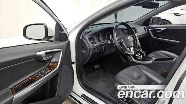 Volvo S60 2017 — фото 10