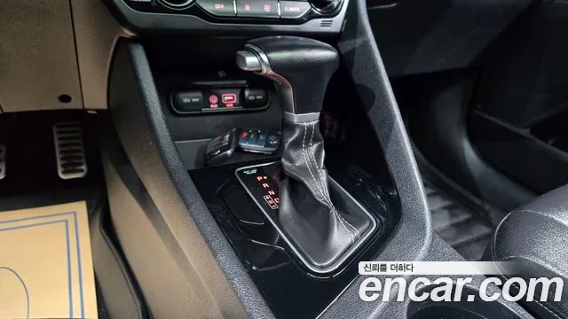 Kia Niro 2017 — фото 9