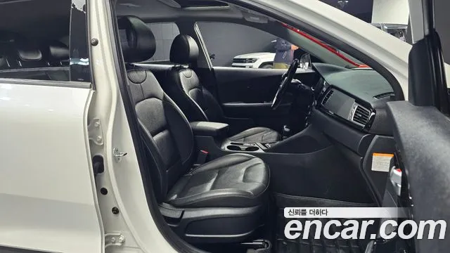 Kia Niro 2017 — фото 10