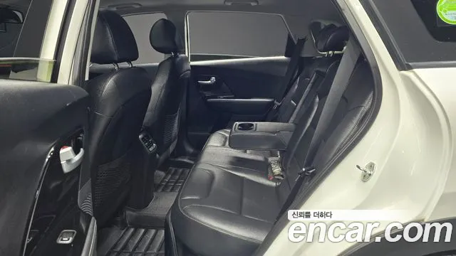 Kia Niro 2017 — фото 12