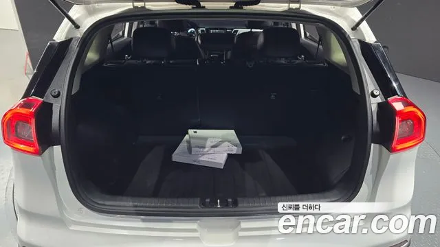 Kia Niro 2017 — фото 19