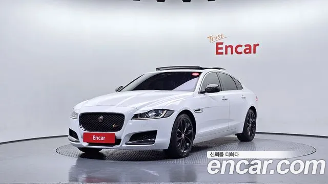 Jaguar XF 2018 — фото 1