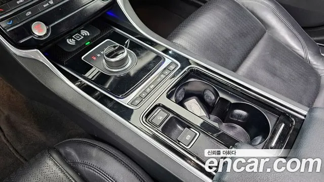 Jaguar XF 2018 — фото 9