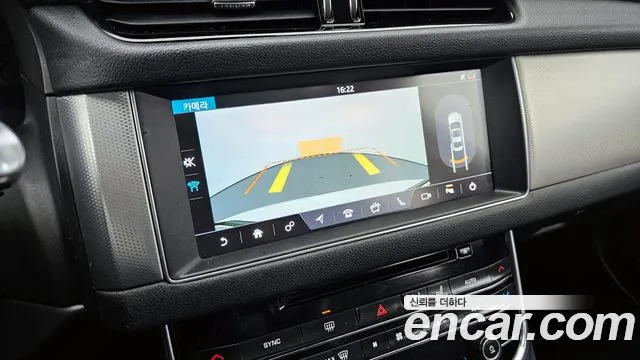Jaguar XF 2018 — фото 14