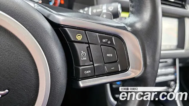 Jaguar XF 2018 — фото 16