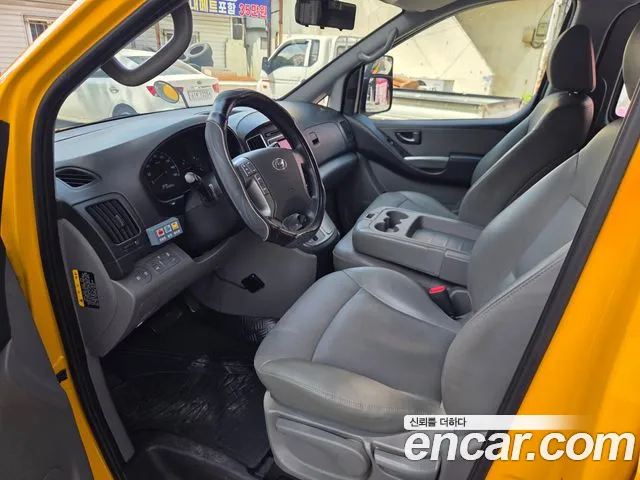Hyundai Starex 2019 — фото 17