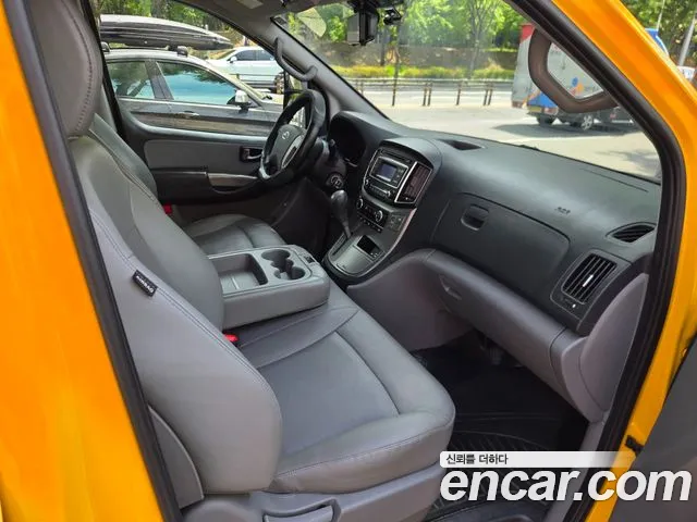 Hyundai Starex 2019 — фото 18