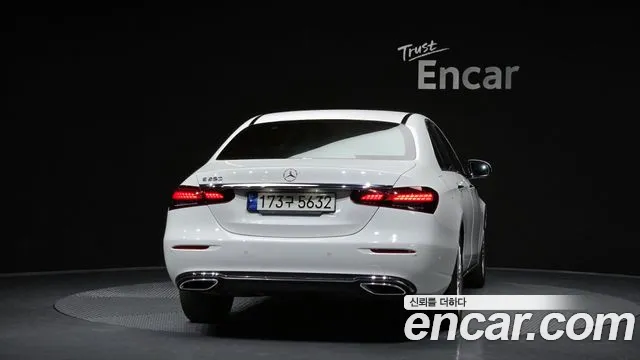 Mercedes-Benz E-Class 2021 — фото 4
