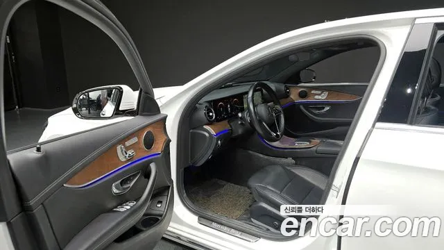 Mercedes-Benz E-Class 2021 — фото 10