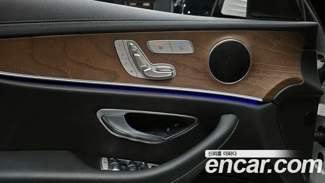 Mercedes-Benz E-Class 2021 — фото 18