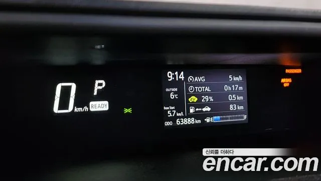 Toyota Prius 2020 — фото 8