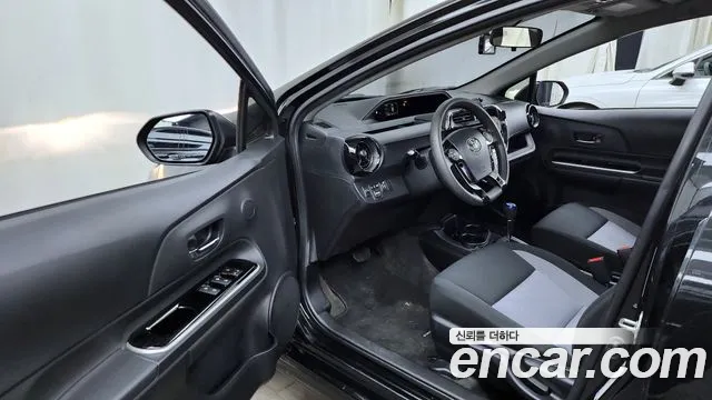 Toyota Prius 2020 — фото 10