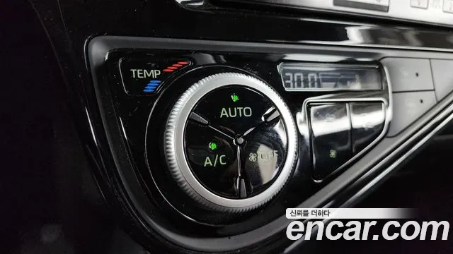 Toyota Prius 2020 — фото 16